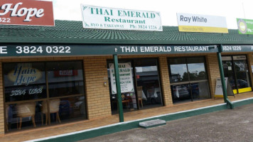 Thai Emerald Restaurant inside
