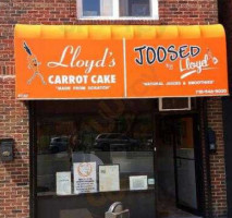 Lloyd's Carrot Cake Shop outside