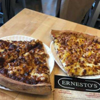 Ernesto's Pizza food