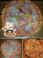 Pizzeria Mafiosi food
