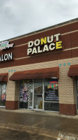 Donut Palace outside