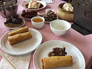 Restaurant Tong-Por food