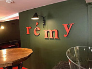 Bar Saint Remy inside