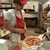Inizio Pizza Napoletana food