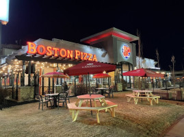 Boston Pizza inside