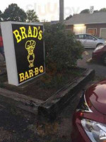 Brad's Bar-B-Q outside