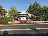 Kiosque A Pizzas outside