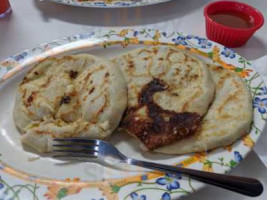 Pupuseria Salvadorena food