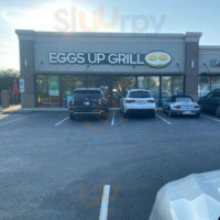Eggs Up Grill outside