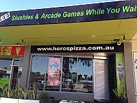 Hero's Pizza Como outside