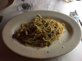 Giovanni's Trattu food
