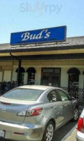 Bud's Seafood and Grill outside
