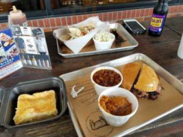 4 Rivers Smokehouse food