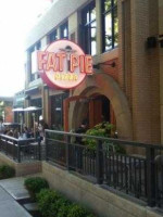 Fatpie Pizza outside