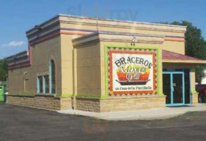 Los Braceros Mexican Grill outside
