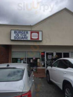 Burger In The Square outside