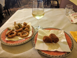 Porcelli Tavern food