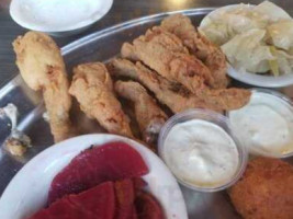 Schooner's Seafood House food