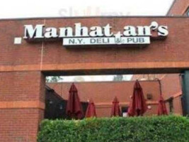 Manhattan's Ny Deli Pub outside