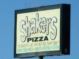 Shakers Pizza outside