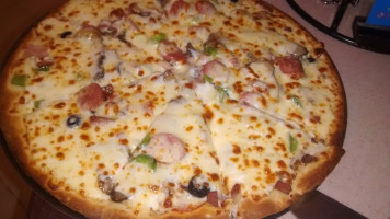 Tommy Pizzas food