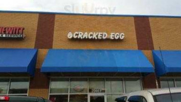 D'cracked Egg outside