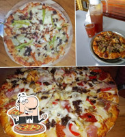 Lev's Pizza food