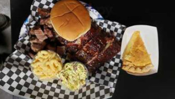 Ragin' Hog Bbq food