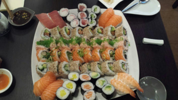 Oishi Sushi Club food
