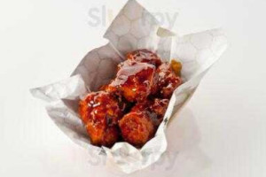 Wing Town food