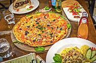 Paninni Woodfired Gourmet Pizzas food