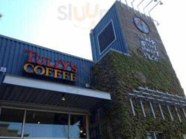 Tully's Coffee inside