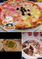 Luna Rossa Pizzeria food