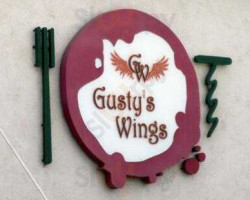 Gusty's House Of Wings food