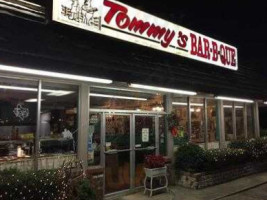 Tommy's Barbecue outside