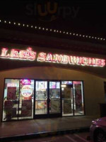 Lee's Sandwiches outside