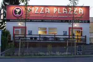 Pizza Plazza inside