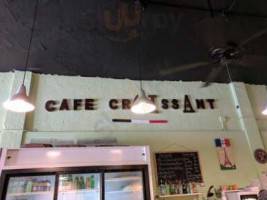 Cafe Croissant inside