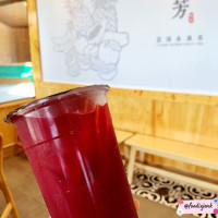 Yi Fang Taiwan Fruit Tea inside