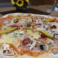 Bistro Pizzeria Chiara food