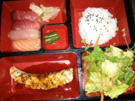 Sushi Roku food