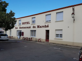 Hôtel Bar Restaurant Du Marché outside