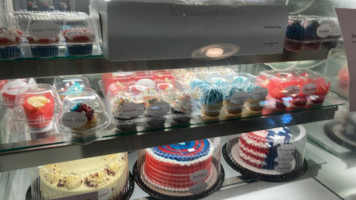 The Apple Valley Creamery And Bake Shop food