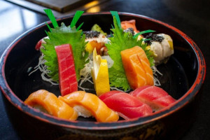 Hiro Japanese Steakhouse And Sushi food