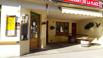 Cafe Restaurant de la Place inside