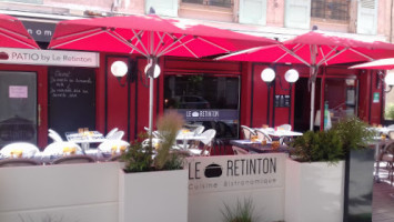 Cafe De L'etroit Pont inside