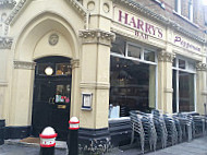 Harry's Pizzeria outside