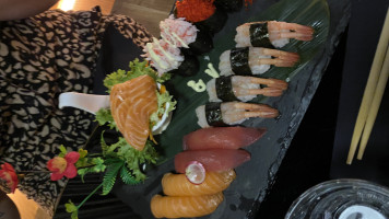 Komi Sushi food