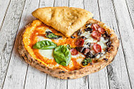 Idon Pizzeria E Vera Cucina Napoletana food