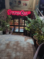 Stone Ove Pizza Valley outside